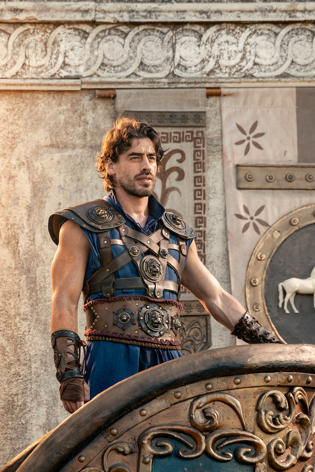 Ben-Hur diante de uma biga na arena
